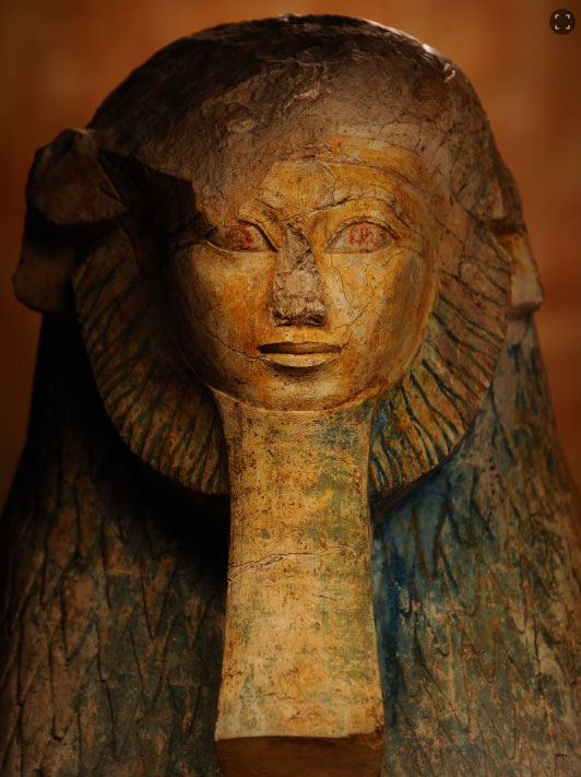 Hatshepsut được khắc họa dưới dạng tượng nhân sư đầu sư tử