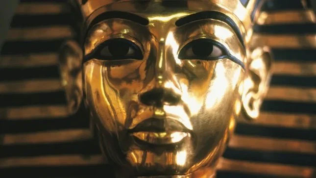 Vua Tutankhamun lên ngôi Ai Cập cổ đại lúc 9 hoặc 10 tuổi