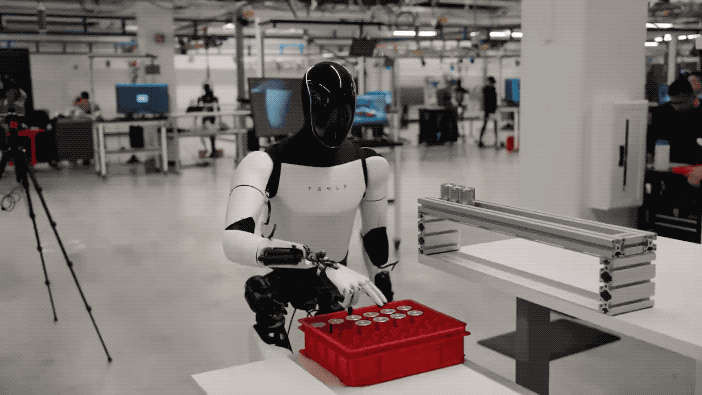 Optimus - robot hình người được thiết kế để cách mạng hóa ngành tự động hóa.