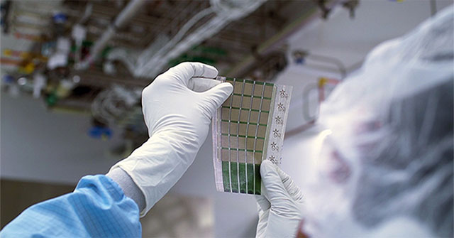 Ốp điện thoại kiêm chức năng sản xuất điện Mặt trời