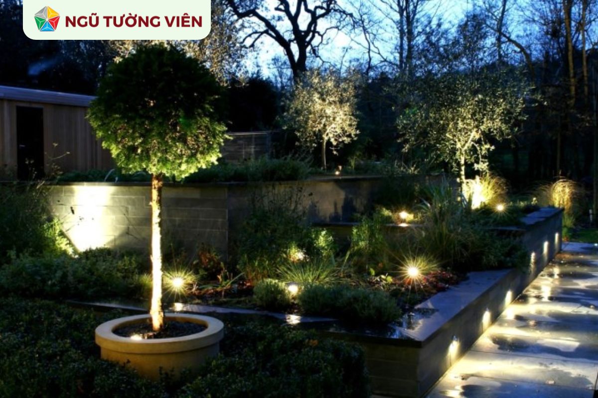 Cảnh quan sân vườn đẹp: Bí quyết bố trí ánh sáng Cảnh quan sân vườn đẹp: Bí quyết bố trí ánh sáng