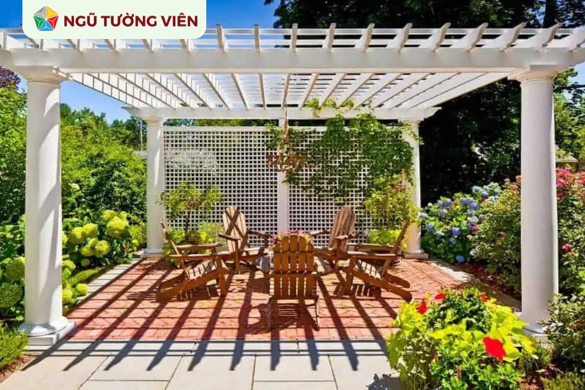 Cảnh quan sân vườn đẹp: 7 ý tưởng mái che tiện nghi và thẩm mỹ Cảnh quan sân vườn đẹp: 7 ý tưởng mái che tiện nghi và thẩm mỹ
