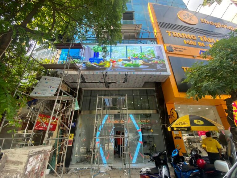 Hoàng Long Led thi công lắp đặt màn hình LED