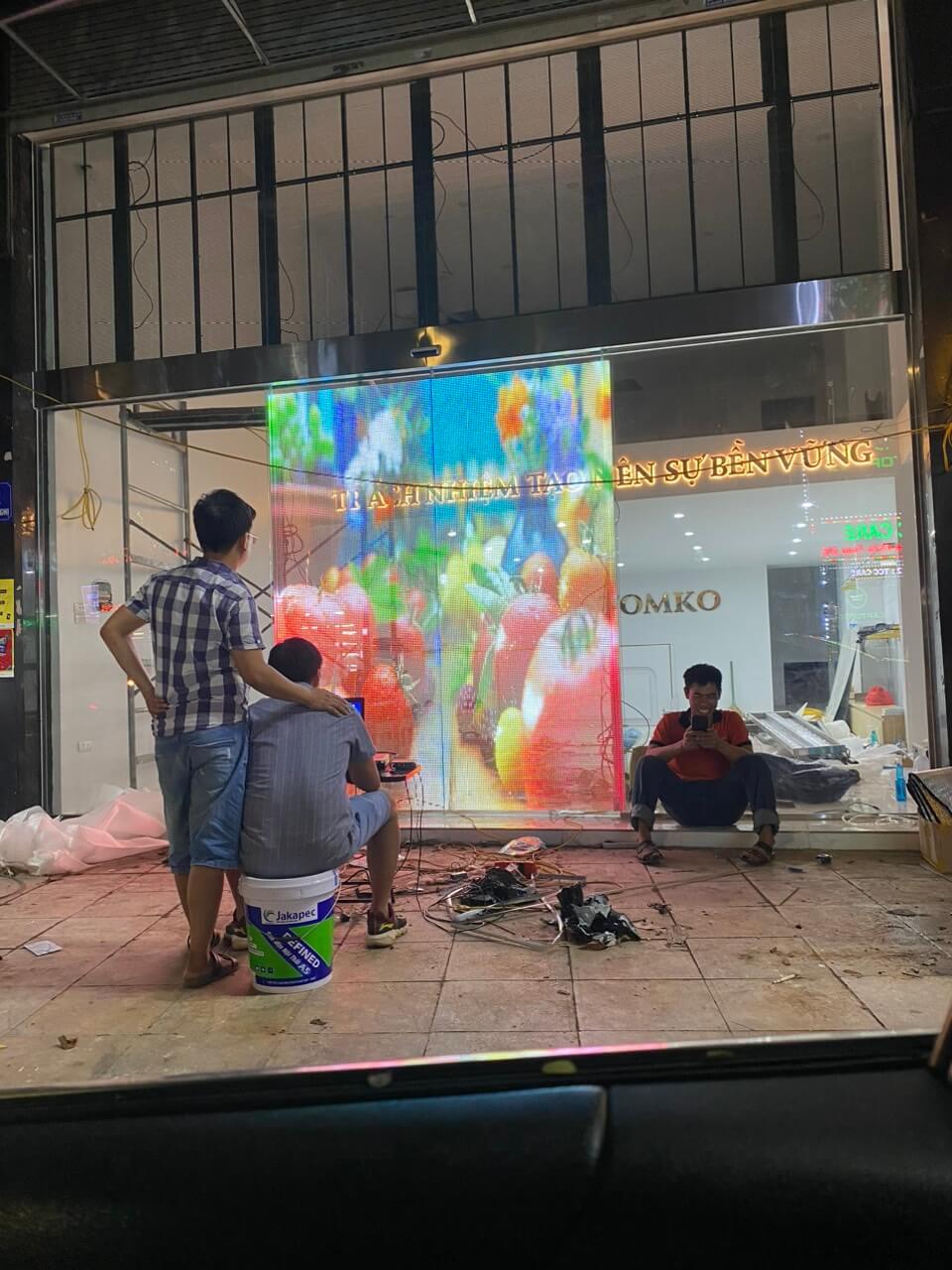 Hoàng Long Led thi công lắp đặt màn hình LED