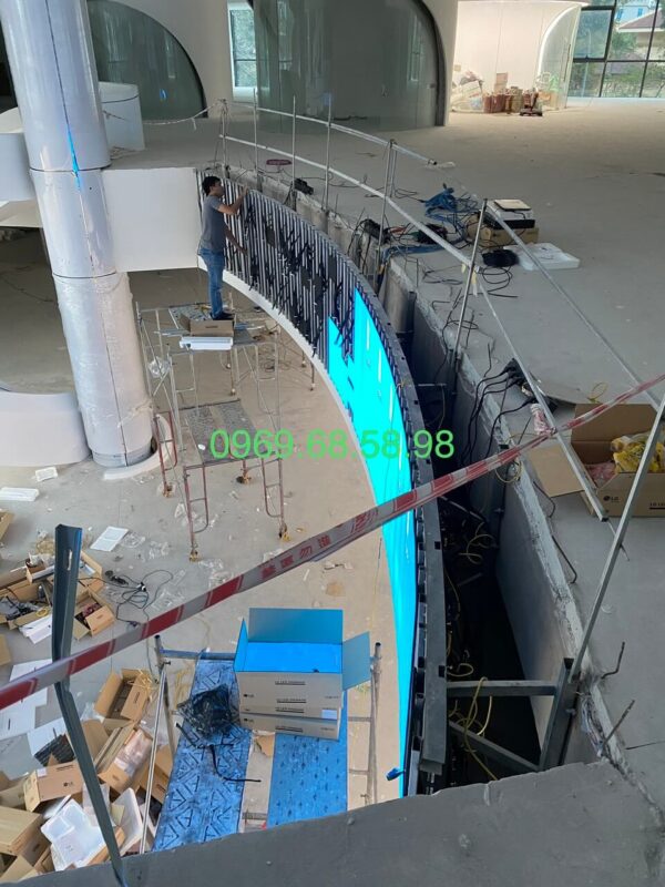 Hoàng Long LED lắp đặt màn hình LED Hàn Quốc cho Việt Nam Airline