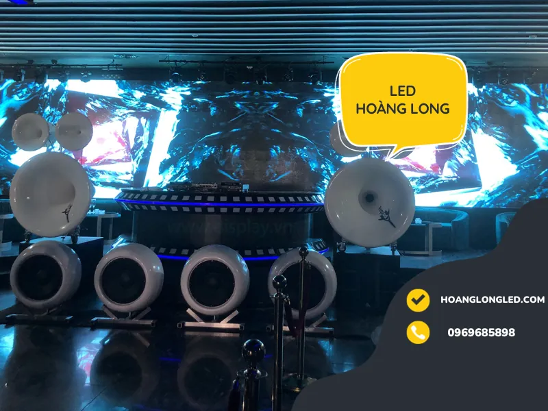 màn hình led trong suốt quán bar