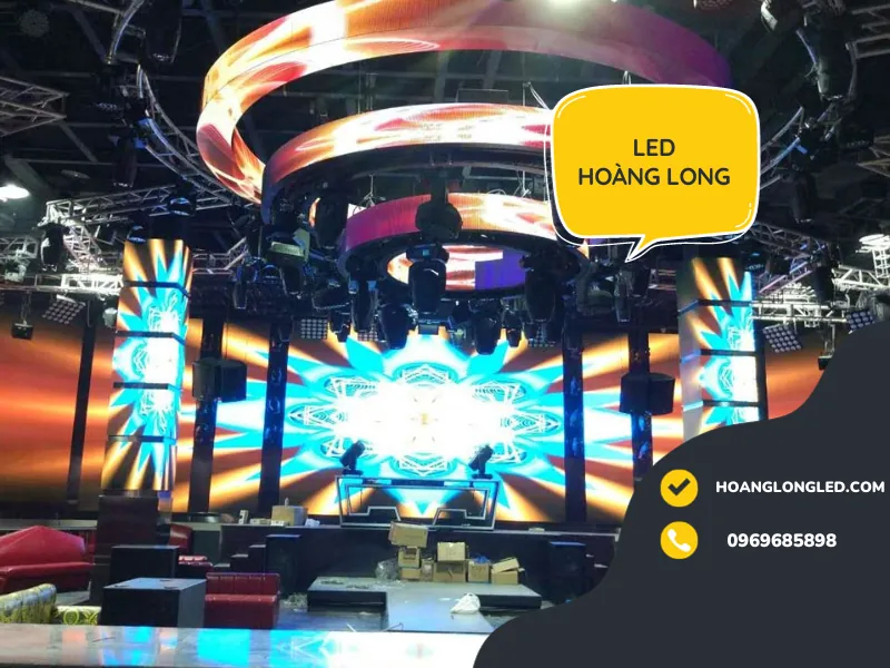 màn hình led trong suốt quán bar