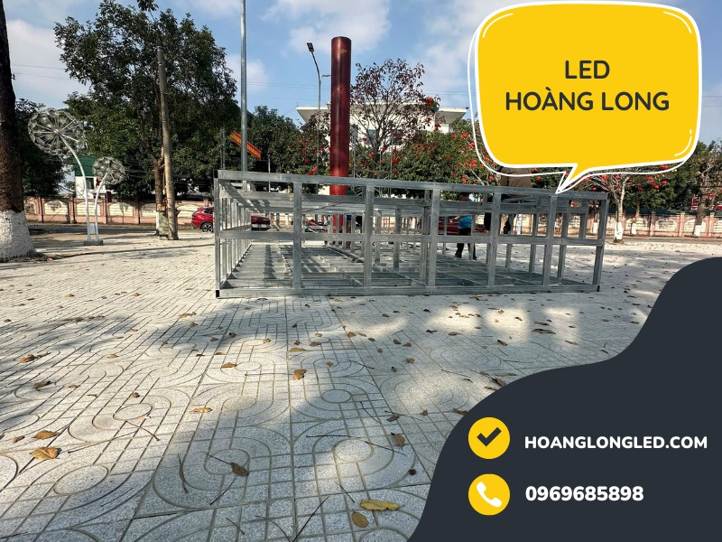 LED Hoàng Long thi công Màn hình LED P5 ngoài trời tại ngã tư Khuất Duy Tiến