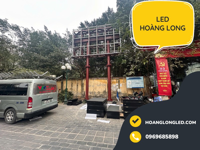 LED Hoàng Long thi công Màn hình LED P5 ngoài trời tại ngã tư Khuất Duy Tiến