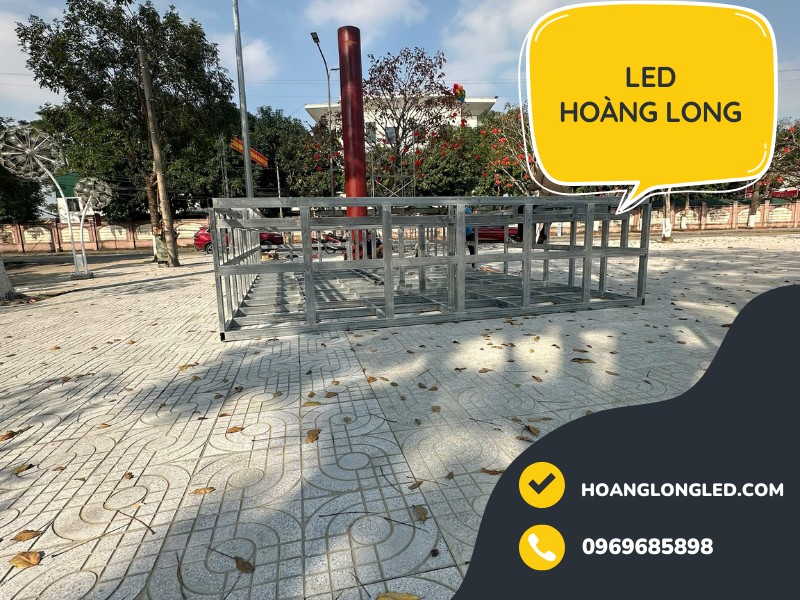 LED Hoàng Long thi công Màn hình LED P5 ngoài trời tại ngã tư Khuất Duy Tiến