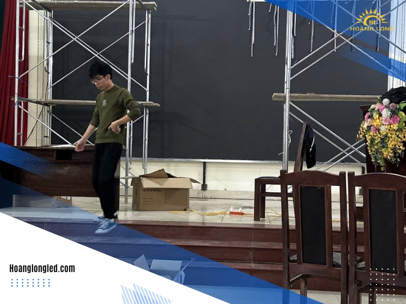 Hoàng Long LED thi công mạn hình P5 ngoài trời, P2 trong nhà trường Lâm tiên đông anh