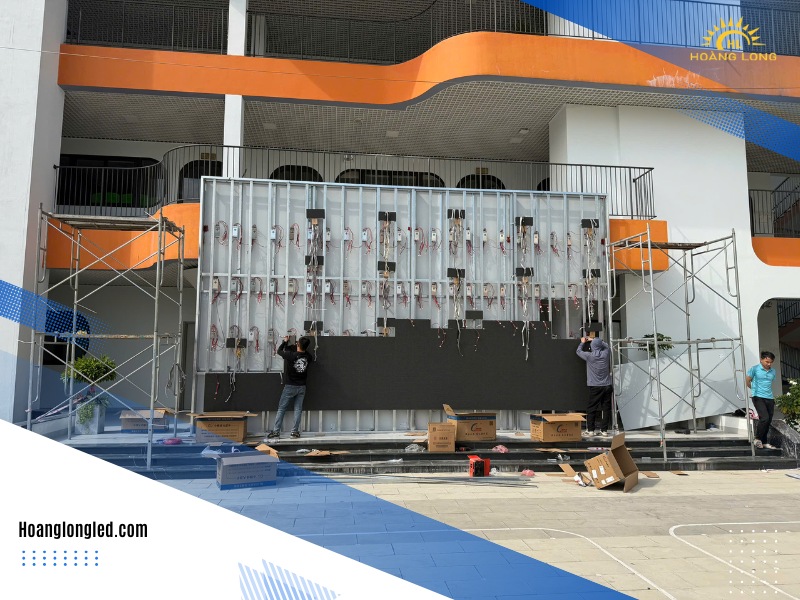 Hoàng Long LED thi công mạn hình P5 ngoài trời, P2 trong nhà trường Lâm tiên đông anh