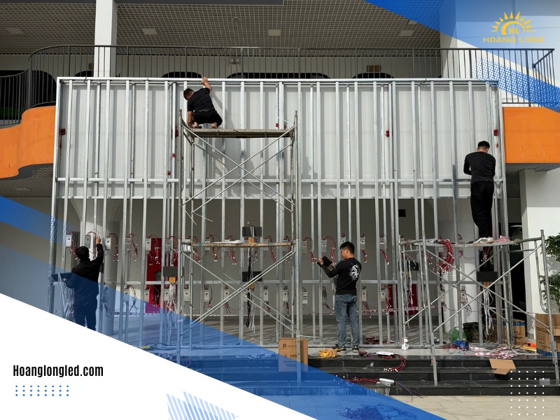 Hoàng Long LED thi công mạn hình P5 ngoài trời, P2 trong nhà trường Lâm tiên đông anh