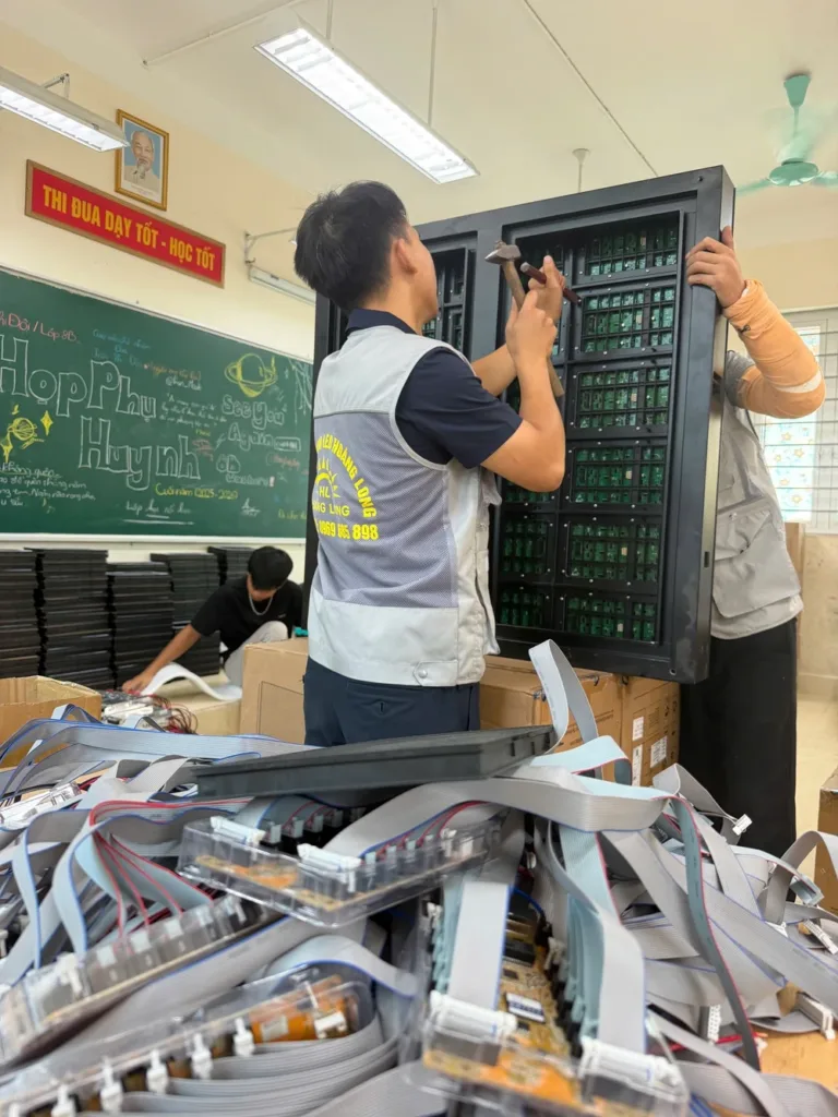 LED Hoàng Long Thi công màn hình LED trường học