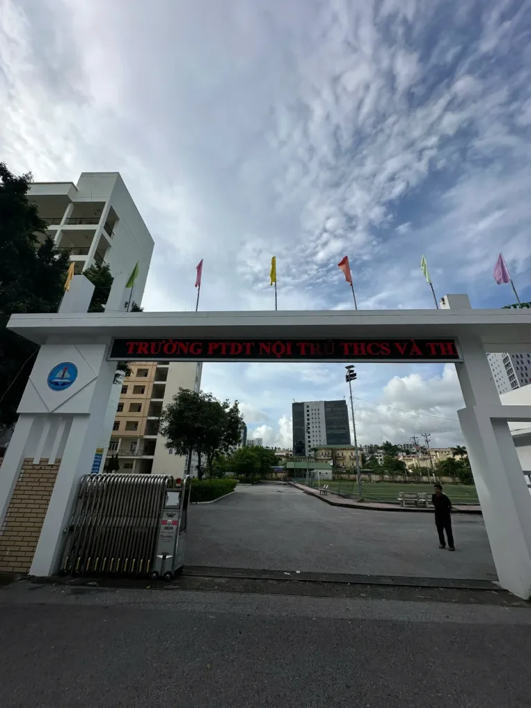 LED Hoàng Long Thi công màn hình LED trường học