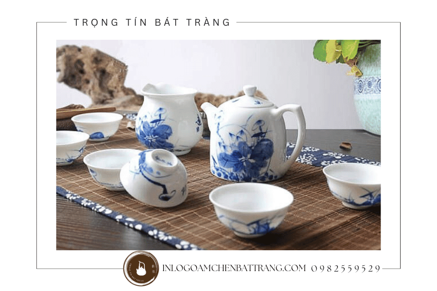 Ấm chén men lam Bát Tràng truyền thống