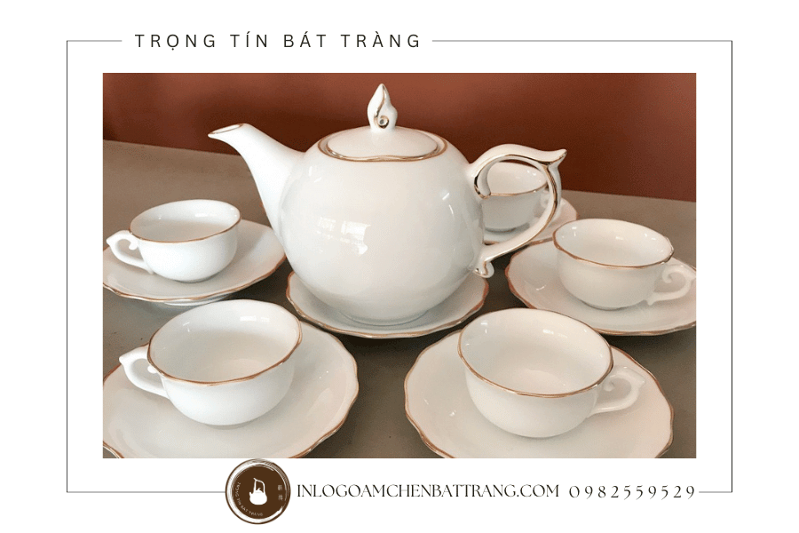 Ấm chén vẽ vàng