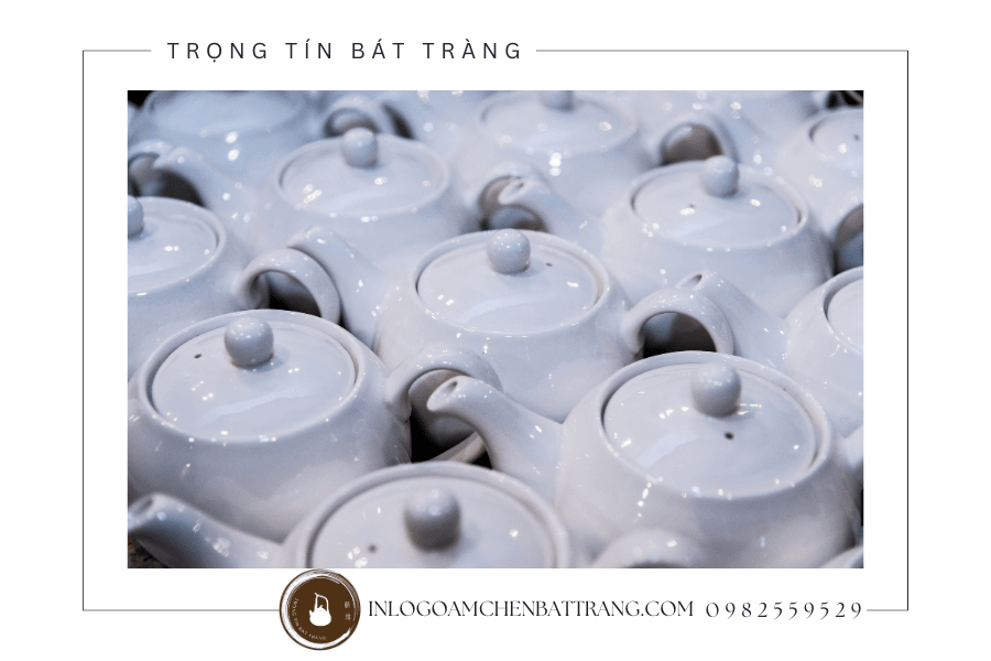 Tại sao nên chọn in logo lên ấm chén trắng?