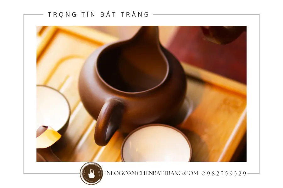 In logo trên ấm chén Tử Sa