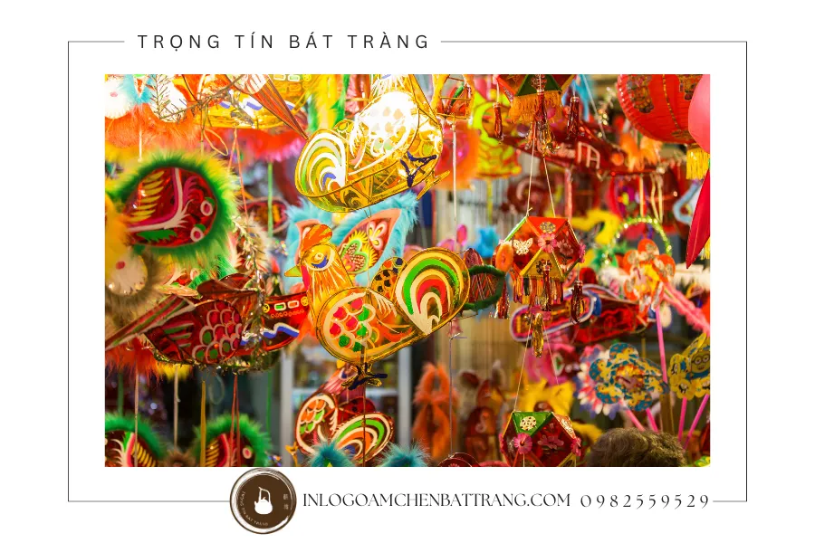 Lồng đèn Trung Thu hoặc đồ chơi