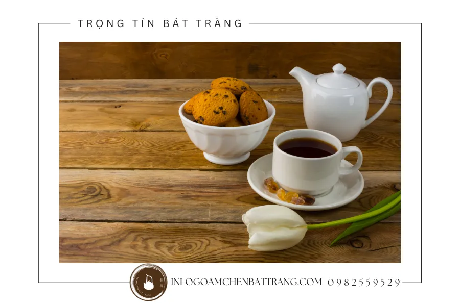 Tại sao nên chọn ấm chén in logo làm quà tặng?