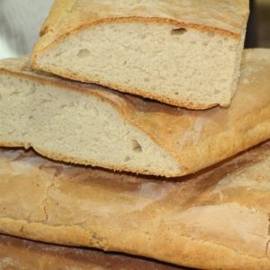 Những Thực Phẩm An Toàn Dành Cho Cá Koi Cá Koi có thể ăn bánh mì nhưng chỉ với lượng rất nhỏ