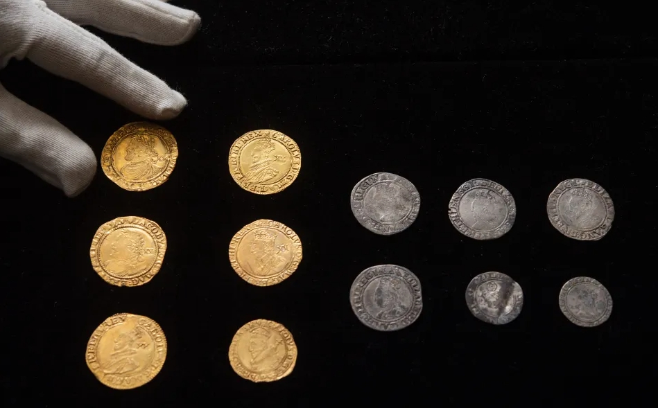 Đang đào móng sửa nhà thì phát hiện 1029 đồng tiền vàng vương vãi, chuyên gia phán: Căn nhà nằm trên đất quý, có thể ''phát tài'' trong nay mai- Ảnh 2.