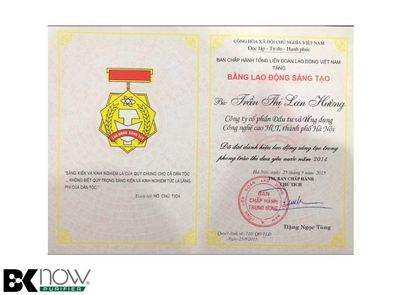 Tổng giám đốc Trần Thị Lan Hường được ban chấp  hành Tổng Liên Đoàn Lao Động Việt Nam tặng bằng lao động sáng tạo năm 2015