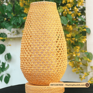 Mây Tre Đan Phú Vinh - Mẫu 68 - Đèn bàn hình quả táo dài - Kích thước D28xh38