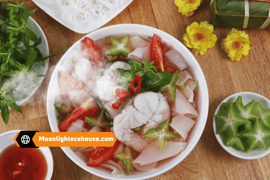 Nếm thử món Cá om măng chua Bản Lác để khám phá và thưởng thức hương vị đặc trưng của vùng đất Tây Bắc Việt Nam. Nếm thử món Cá om măng chua Bản Lác để khám phá và thưởng thức hương vị đặc trưng của vùng đất Tây Bắc Việt Nam.