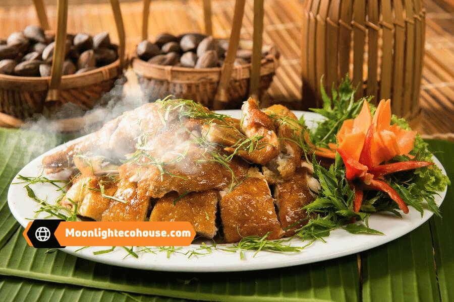 Thịt gà đồi Mai Châu - thơm ngon và chắc nịch nhờ chăn nuôi tự nhiên. Thịt gà đồi Mai Châu - thơm ngon và chắc nịch nhờ chăn nuôi tự nhiên.