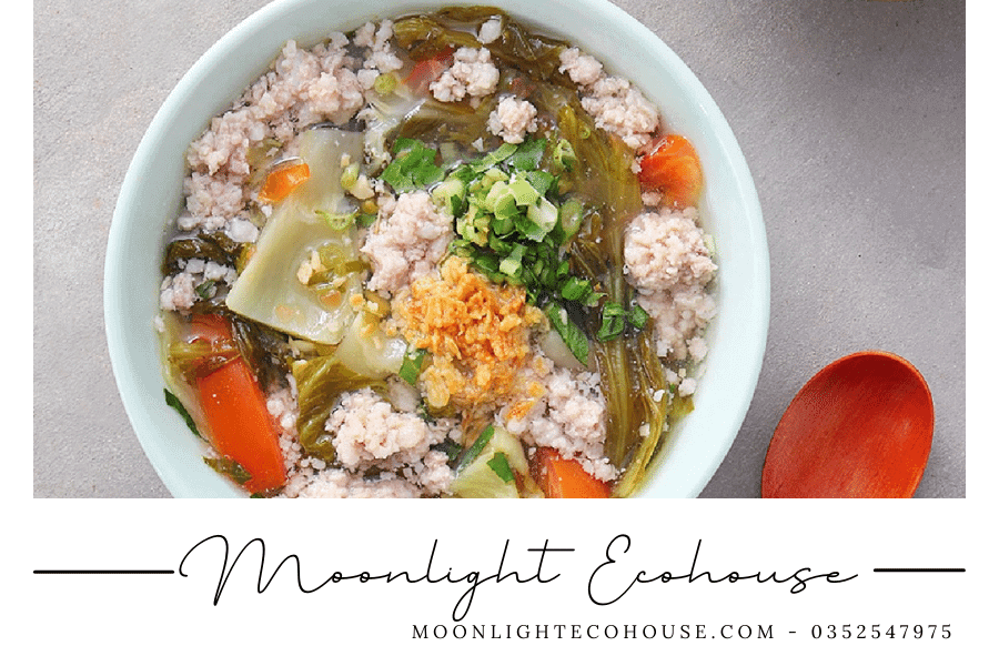 Thưởng thức món canh chua thịt Bản Lác ở Mai Châu - trải nghiệm ẩm thực tuyệt vời cho những ai yêu thích hương vị đặc trưng của Tây Bắc Việt Nam.