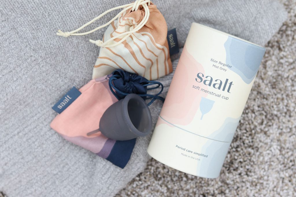 Cốc nguyệt san Saalt Soft bao gồm những gì?