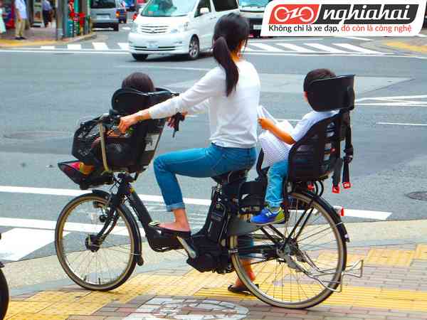 Người Nhật Bản đi xe đạp đi làm1