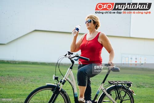 Cô nàng béo đạp xe đạp 3