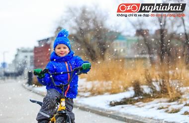 Mùa đông trẻ em có thể đi xe đạp không 3