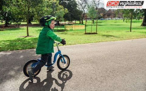 7 lý do tại sao bạn nên sắm một chiếc xe đạp cân bằng cho trẻ 3