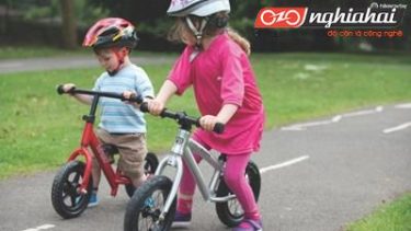 Làm thế nào để dạy một đứa trẻ đi xe đạp bằng cách sử dụng một chiếc xe đạp cân bằng 3