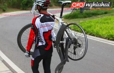 Đạp xe đạp địa hình như thế nào để tránh bị nổ lốp 1