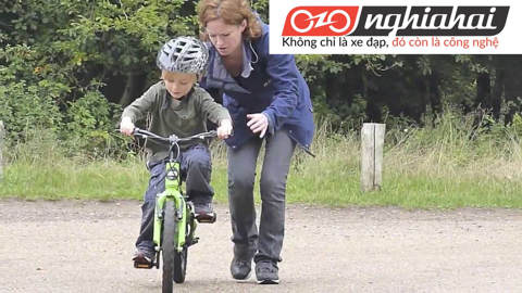 Dạy bé đi xe đạp trẻ em không cần bánh xe phụ trợ 1
