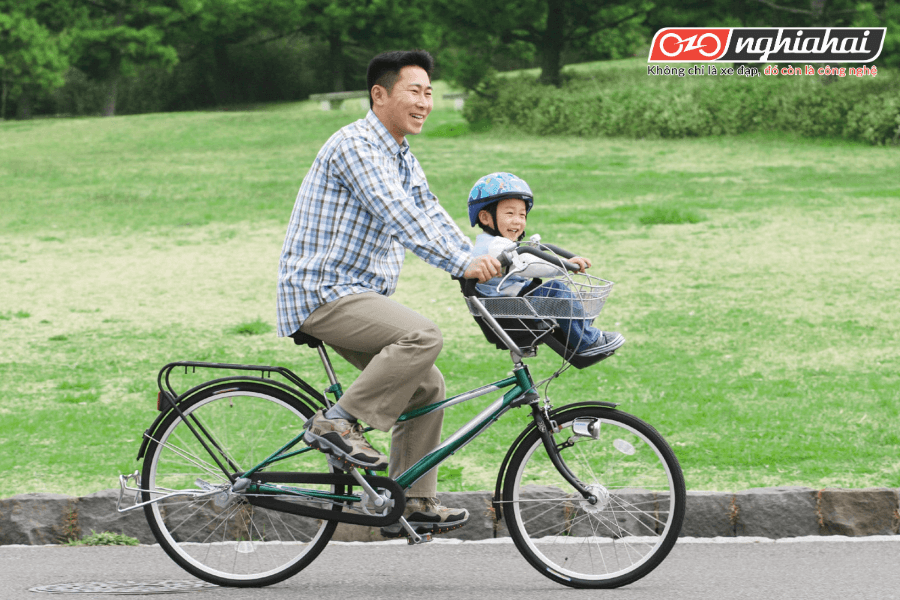 Đi xe đạp với con - Hình thức gắn kết gia đình ý nghĩa