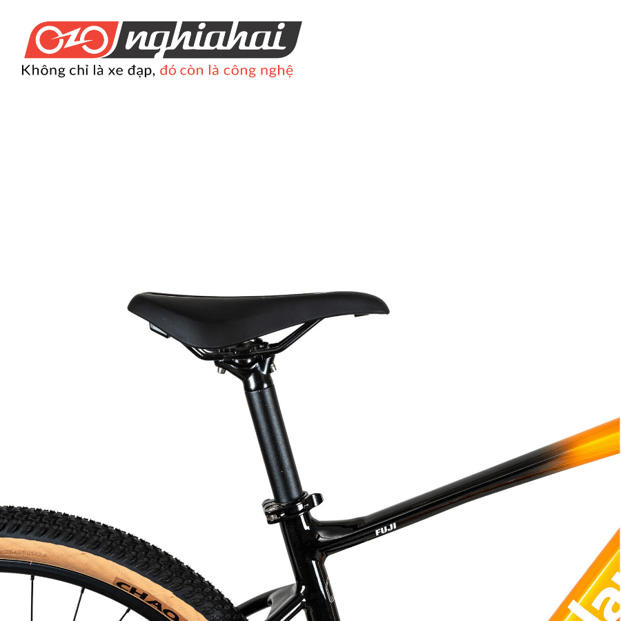 Xe đạp đi kèm với yên xe Velo với chất liệu da thể thao