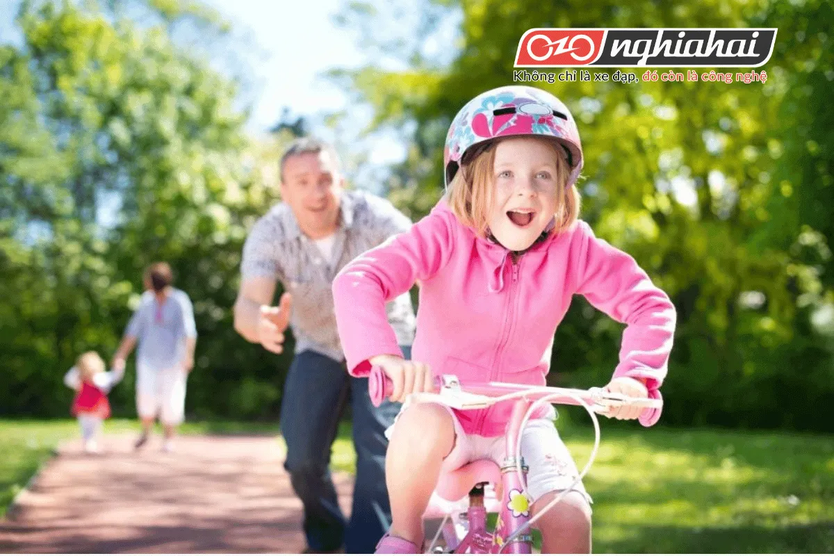 Xe đạp cân bằng dành cho trẻ em, còn được gọi là "balance bike" hay "strider bike"