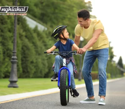 Làm thế nào để dạy trẻ em đi xe đạp