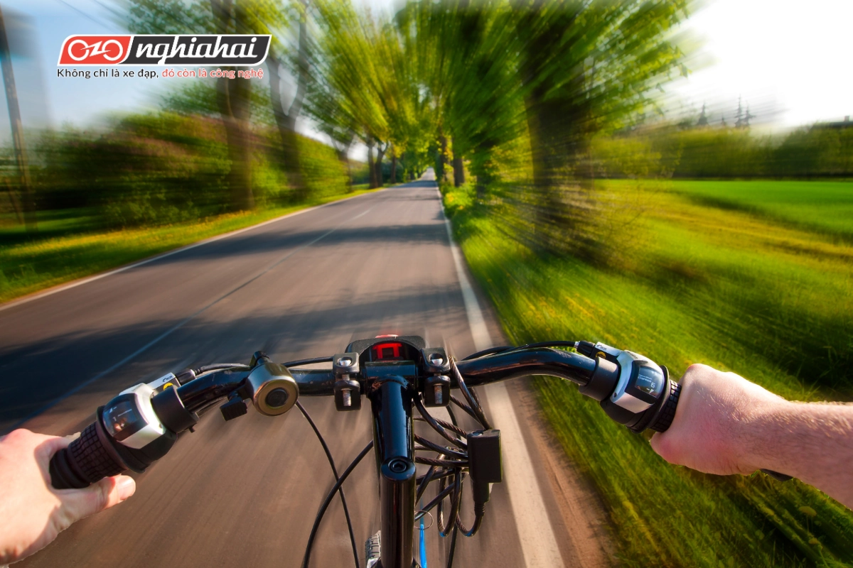 Mặc dù tốc độ là một phần quan trọng của việc đạp xe, nhưng người điều khiển quá nhanh có thể tạo ra tình trạng nguy hiểm cho chính họ và những người xung quanh.