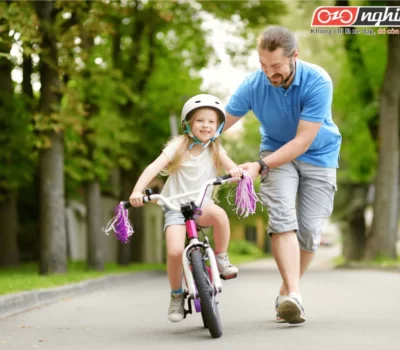 Tôi là cẩm nang hướng dẫn lái xe cho trẻ, xin đưa trẻ đến làm quen với tôi nào