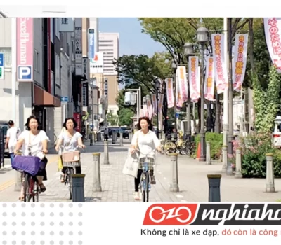 Không di chuyển từ lòng đường lên vỉa hè mà không quan sát