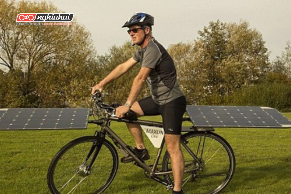 Chiếc xe đạp này sử dụng nguồn năng lượng tái tạo từ ánh sáng mặt trời để cung cấp điện cho động cơ điện