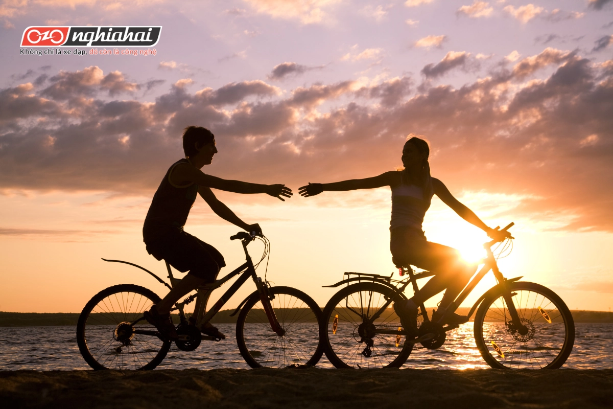 Chiếc xe đạp trở thành nhạc cụ của cuộc sống, điệu nhảy của chúng tôi trên con đường như là một bài hát tình yêu vô tận