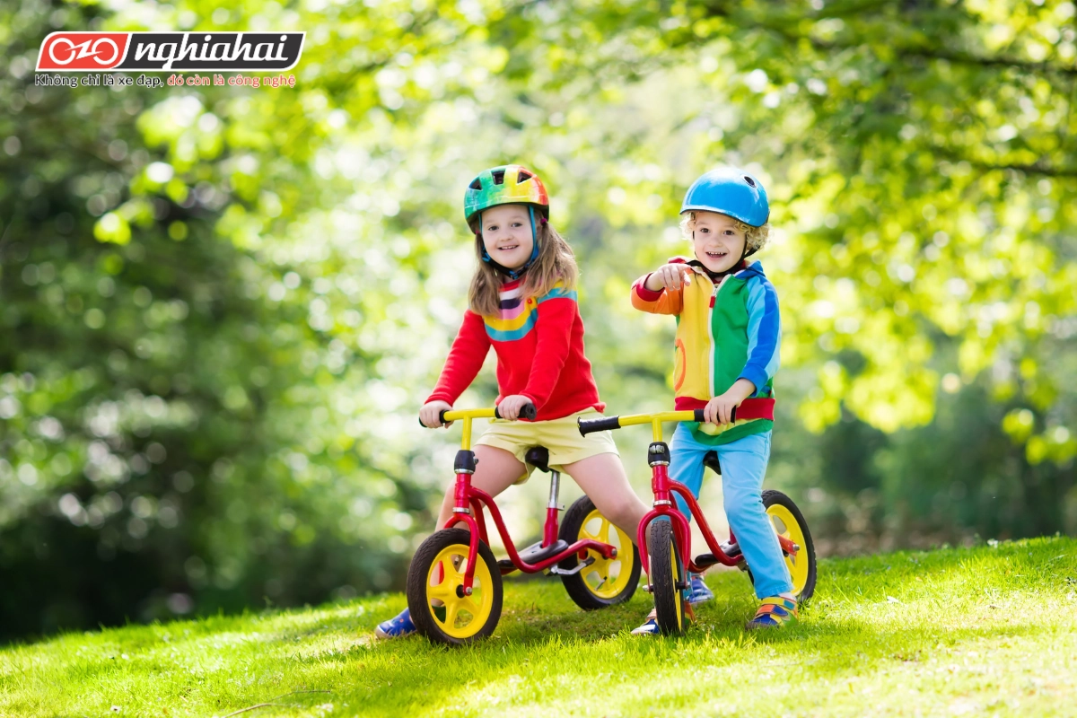 Lựa chọn xe đạp có kích thước phù hợp với chiều cao của trẻ để đảm bảo sự thoải mái khi sử dụng.